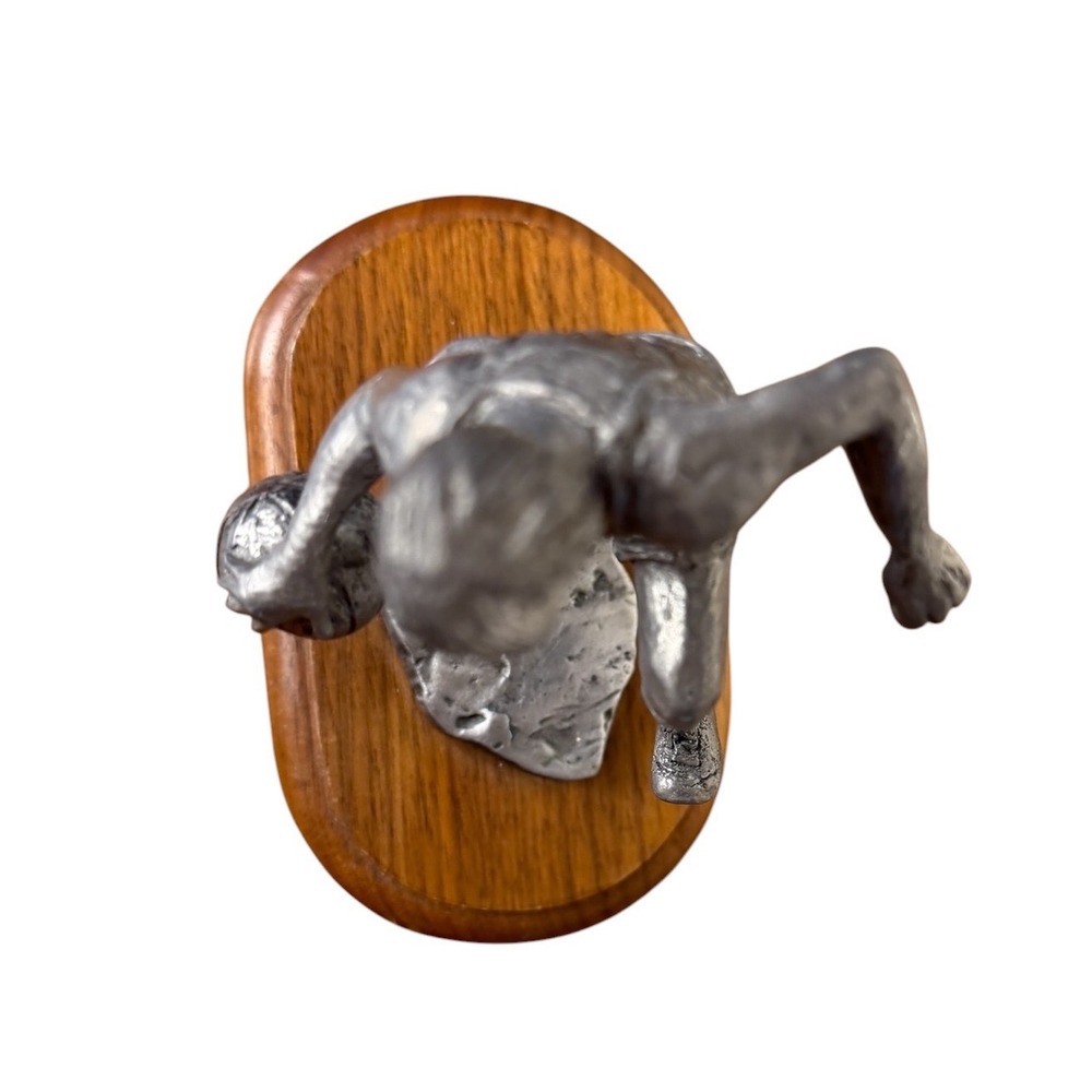 Vintage Pewter Basketball Player Figurine on Wood Base Sports Sculpture Decor - Picture 7 of 9